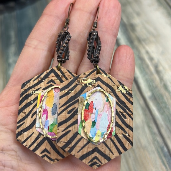 ⭐️🌸Adorned Crown Artisan Assemblage faux leather & metal zebra cork earrings - Picture 5 of 11